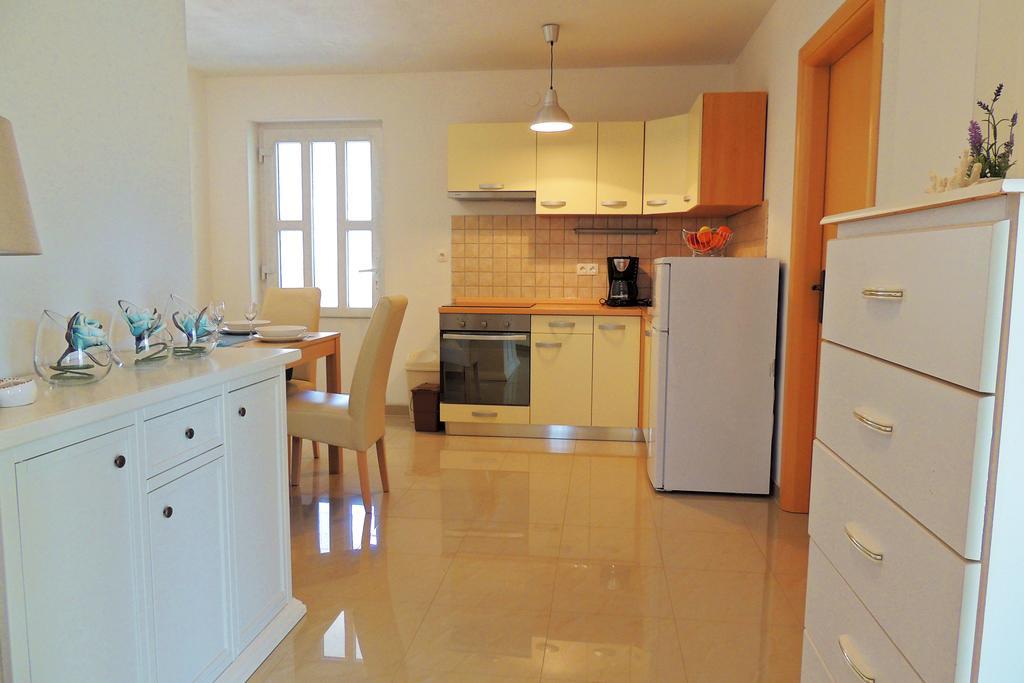 Vrh  Private Accommodation Kirincic מראה חיצוני תמונה
